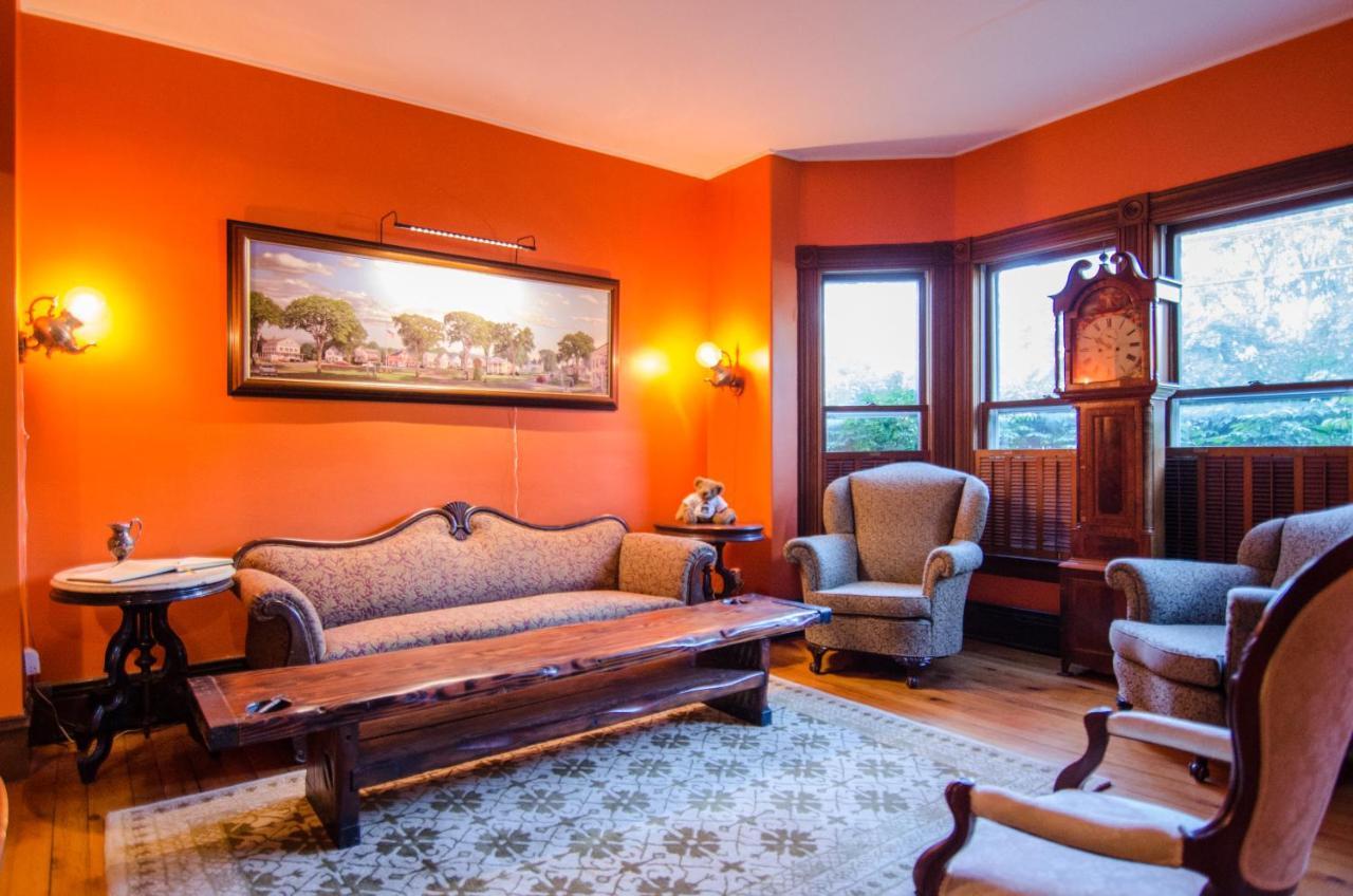 Heart Of The Village Bed & Breakfast In Shelburne Vt エクステリア 写真