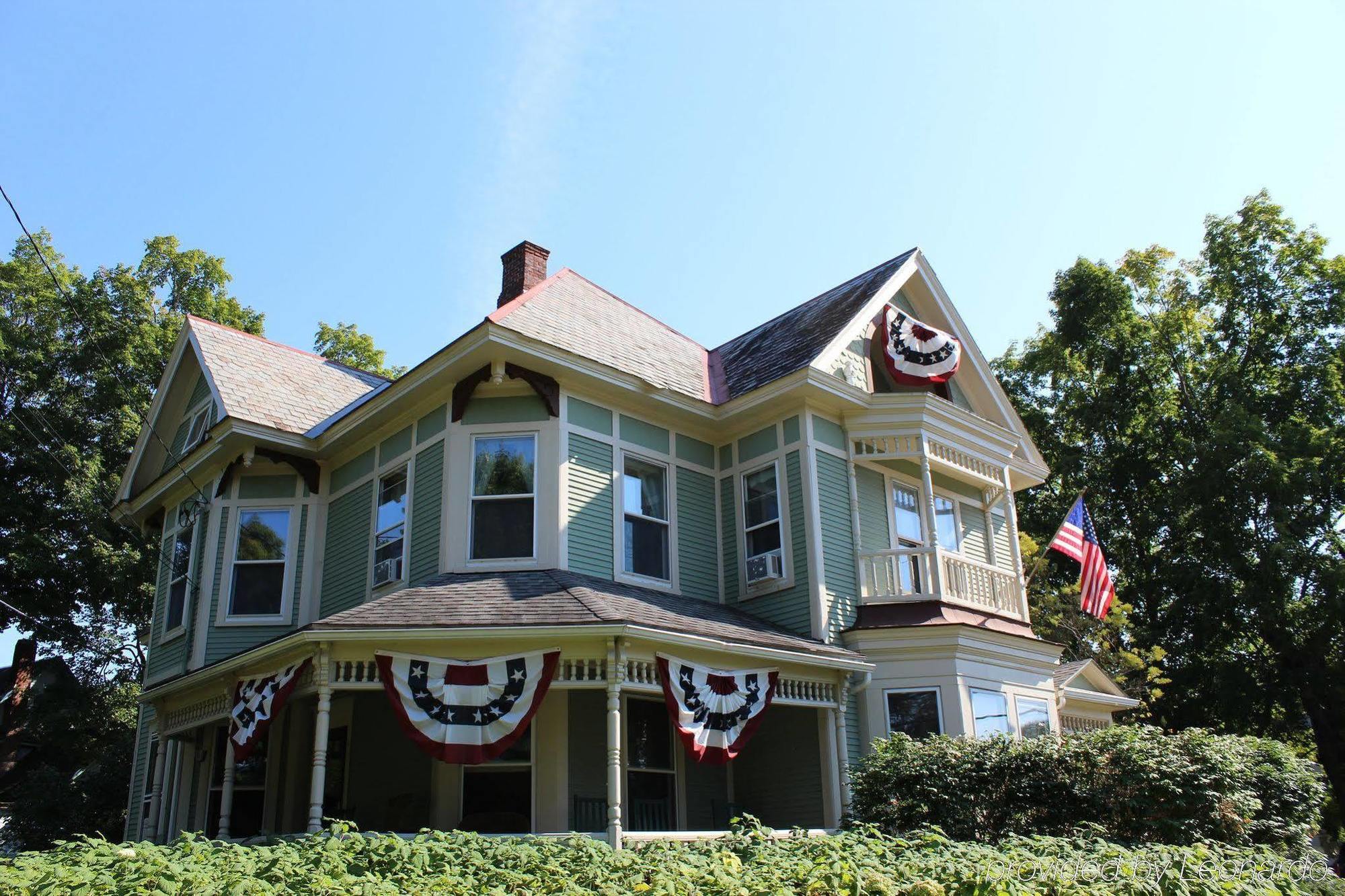 Heart Of The Village Bed & Breakfast In Shelburne Vt エクステリア 写真
