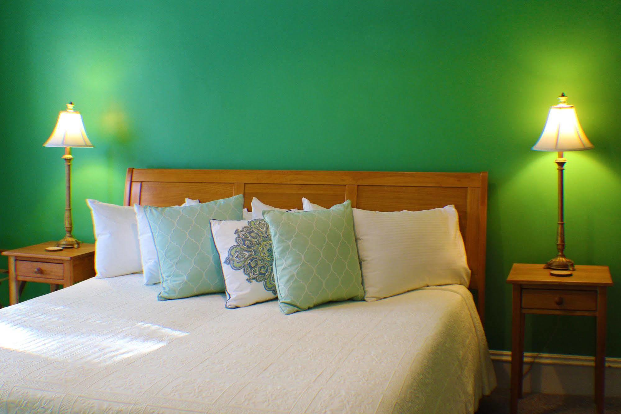 Heart Of The Village Bed & Breakfast In Shelburne Vt エクステリア 写真
