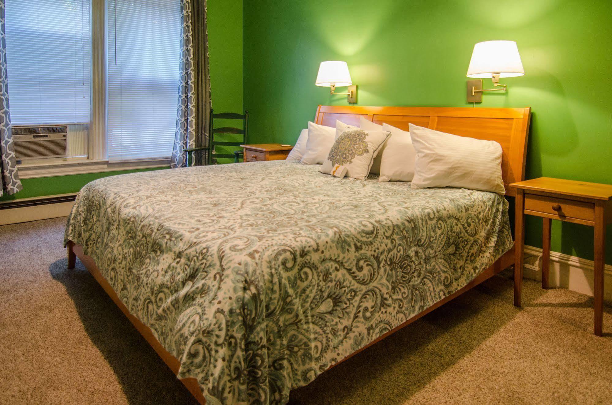 Heart Of The Village Bed & Breakfast In Shelburne Vt エクステリア 写真